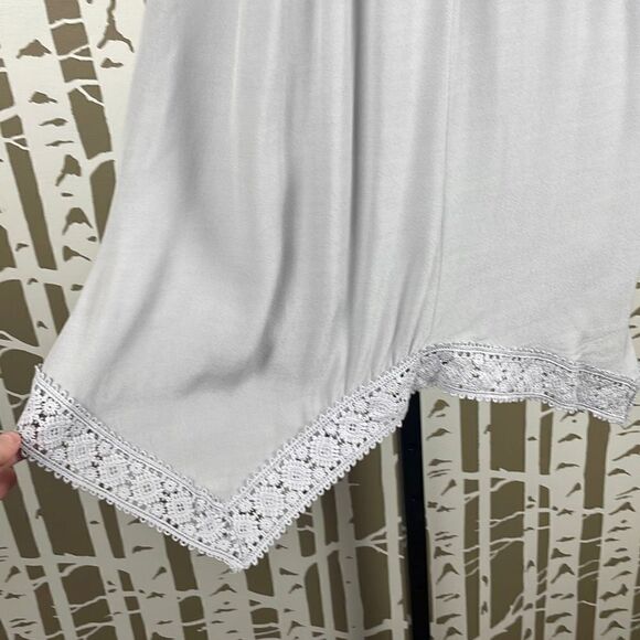 NEW $29 Boho Grey Embroidered Trim Shark Bite Long Line Tank Top sz S - Picture 8 of 10